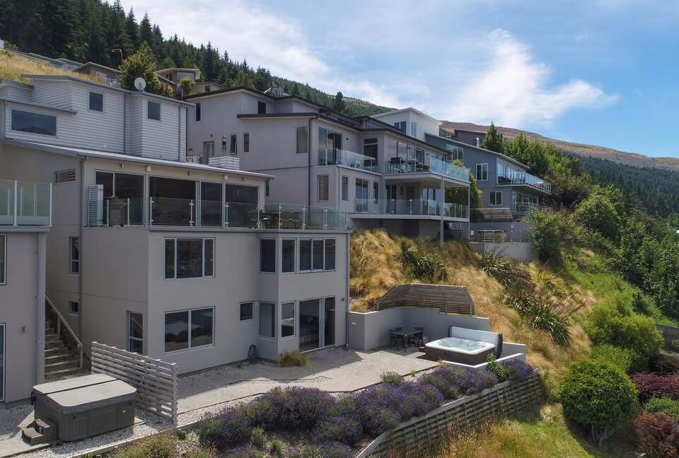 Elevated Alpine Residence Overlooking The Remarkables - Queenstown, New Zealand