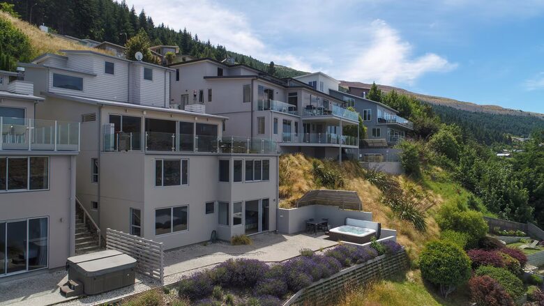 Elevated Alpine Residence Overlooking The Remarkables - Queenstown, New Zealand