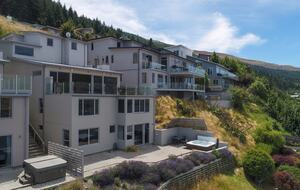 Elevated Alpine Residence Overlooking The Remarkables - Queenstown, New Zealand