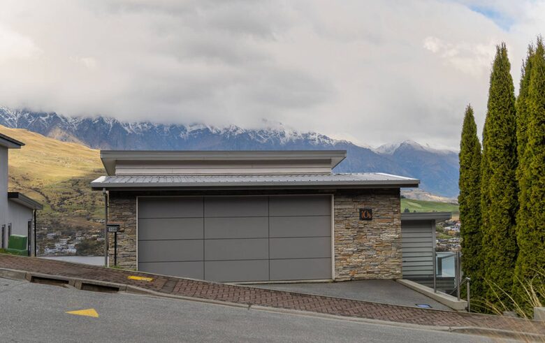 Elevated Alpine Residence Overlooking The Remarkables - Queenstown, New Zealand