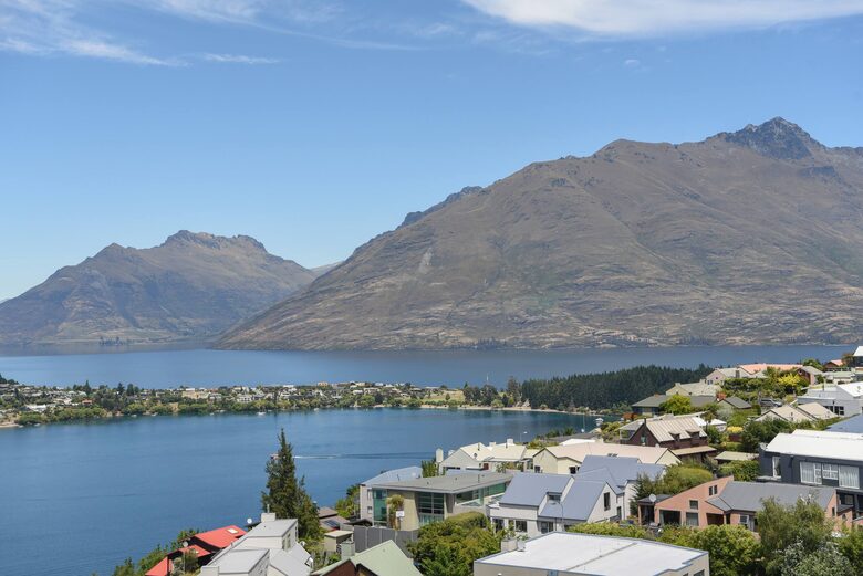 Elevated Alpine Residence Overlooking The Remarkables - Queenstown, New Zealand