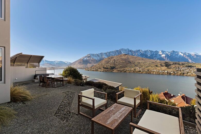 Elevated Alpine Residence Overlooking The Remarkables - Queenstown, New Zealand