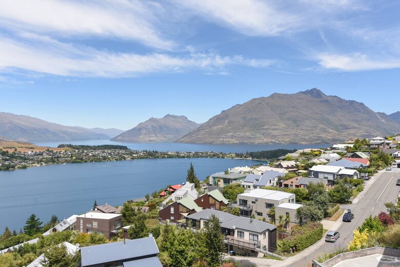 Elevated Alpine Residence Overlooking The Remarkables - Queenstown, New Zealand