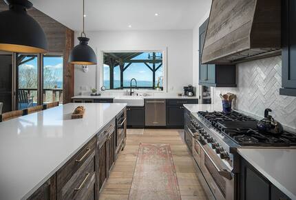 Elevated Mountain Escape with Endless Blue Ridge Views - Banner Elk, North Carolina