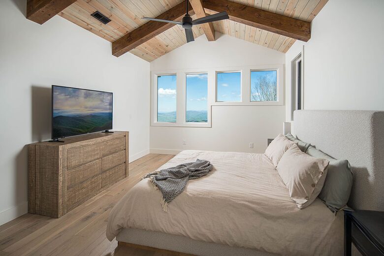 Elevated Mountain Escape with Endless Blue Ridge Views - Banner Elk, North Carolina