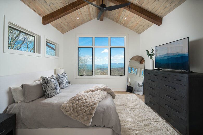 Elevated Mountain Escape with Endless Blue Ridge Views - Banner Elk, North Carolina