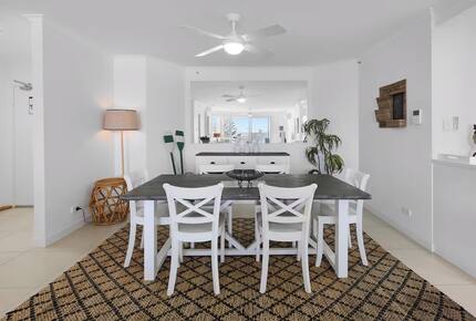 Main Beach Coastal Residence - Gold Coast, Australia