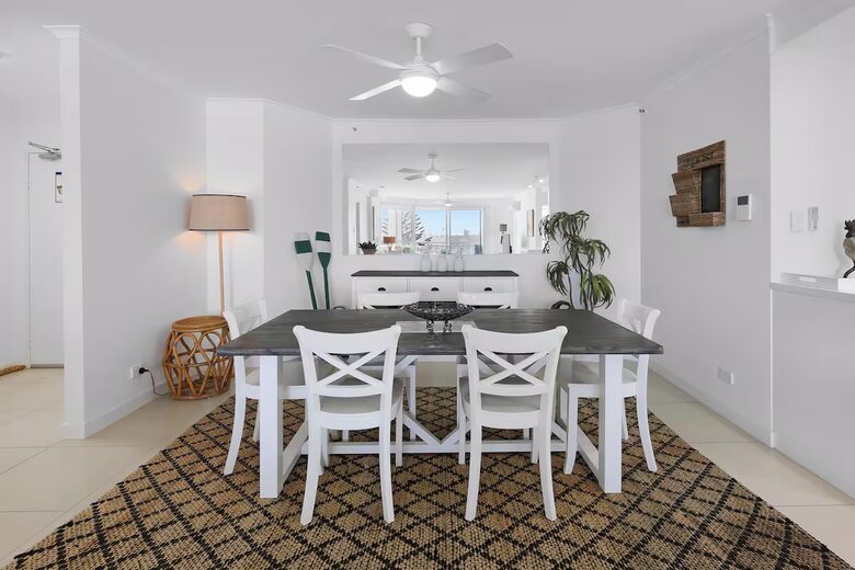 Main Beach Coastal Residence - Gold Coast, Australia