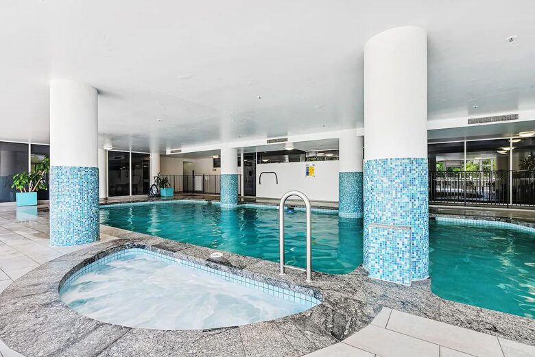 Main Beach Coastal Residence - Gold Coast, Australia