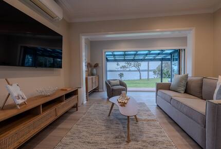 Tranquil Lake Munmorah Villa with Pool & Sauna - Lake Munmorah, Australia
