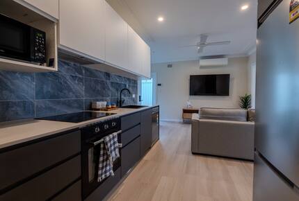 Tranquil Lake Munmorah Villa with Pool & Sauna - Lake Munmorah, Australia