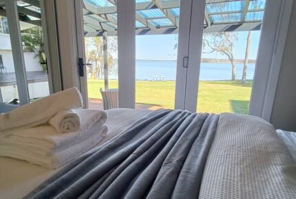 Tranquil Lake Munmorah Villa with Pool & Sauna - Lake Munmorah, Australia