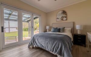 Tranquil Lake Munmorah Villa with Pool & Sauna - Lake Munmorah, Australia