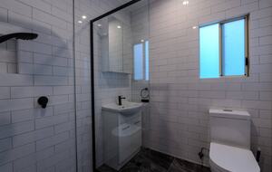 Tranquil Lake Munmorah Villa with Pool & Sauna - Lake Munmorah, Australia