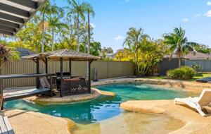 Tranquil Lake Munmorah Villa with Pool & Sauna - Lake Munmorah, Australia