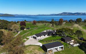Lake Rotorua Farmhouse Retreat - Hamurana, New Zealand