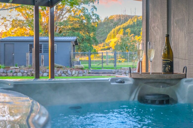 Lake Rotorua Farmhouse Retreat - Hamurana, New Zealand