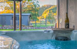 Lake Rotorua Farmhouse Retreat - Hamurana, New Zealand