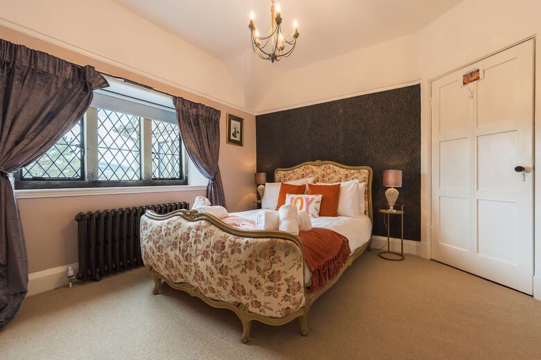 Period Country House with Valley Views - Stockport, Disley, United Kingdom