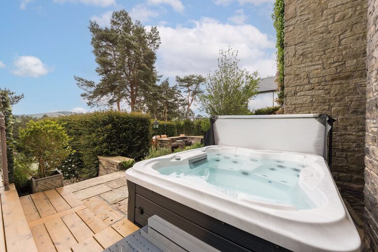 Period Country House with Valley Views - Stockport, Disley, United Kingdom
