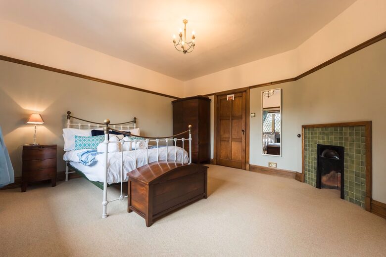 Period Country House with Valley Views - Stockport, Disley, United Kingdom