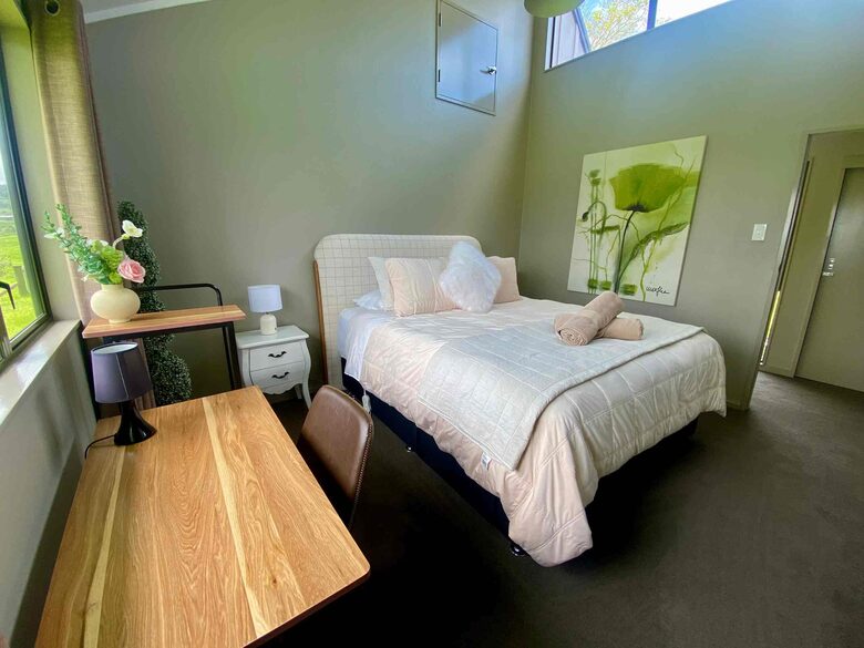 Lake Rotorua Farmhouse Retreat - Hamurana, New Zealand