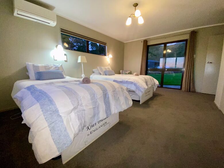 Lake Rotorua Farmhouse Retreat - Hamurana, New Zealand