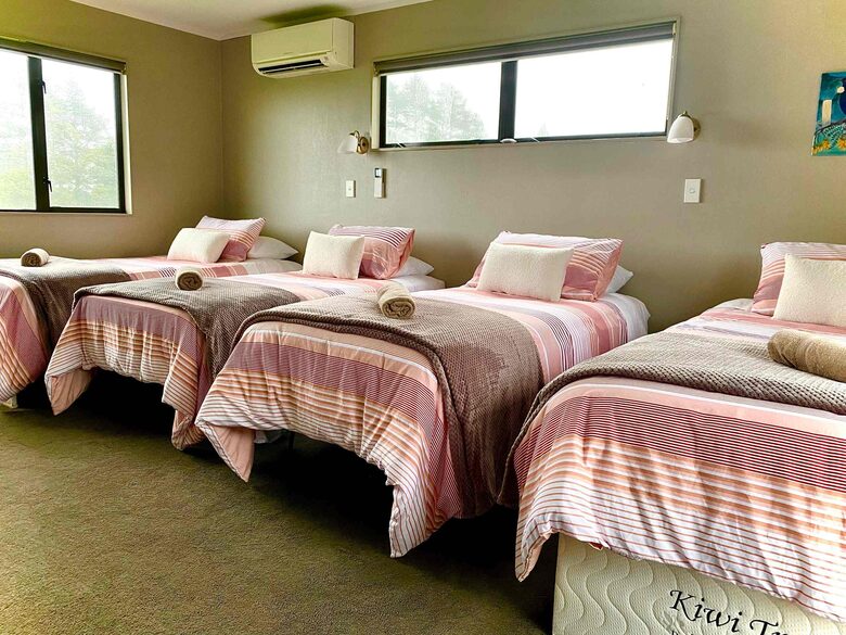 Lake Rotorua Farmhouse Retreat - Hamurana, New Zealand