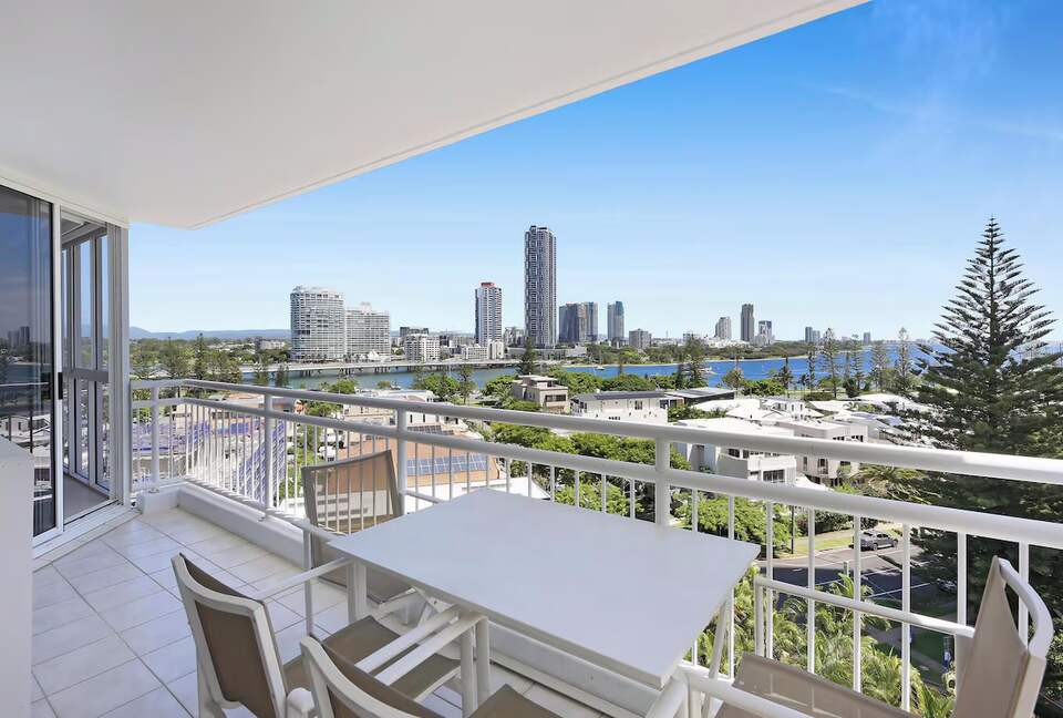 Main Beach Coastal Residence - Gold Coast, Australia