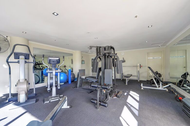Main Beach Coastal Residence - Gold Coast, Australia