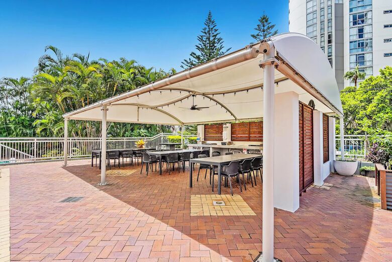 Main Beach Coastal Residence - Gold Coast, Australia