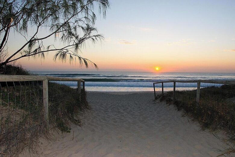 Main Beach Coastal Residence - Gold Coast, Australia