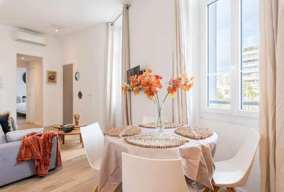 Blue Corner – An Elegant One-Bedroom Apartment in the Heart of Cannes - Cannes, France