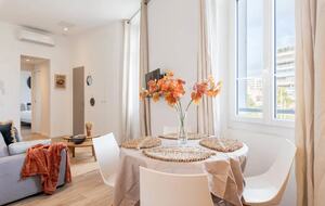 Blue Corner – An Elegant One-Bedroom Apartment in the Heart of Cannes - Cannes, France