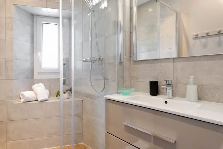Blue Corner – An Elegant One-Bedroom Apartment in the Heart of Cannes - Cannes, France
