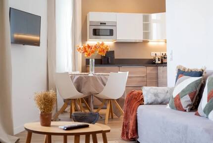Blue Corner – An Elegant One-Bedroom Apartment in the Heart of Cannes - Cannes, France