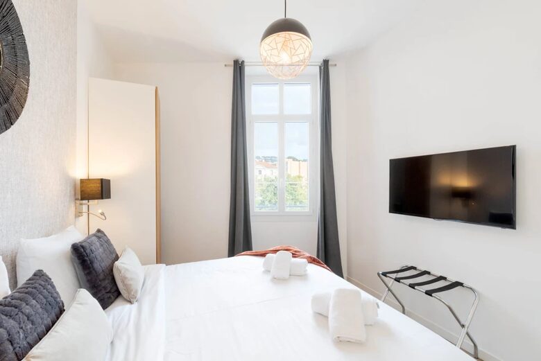 Blue Corner – An Elegant One-Bedroom Apartment in the Heart of Cannes - Cannes, France