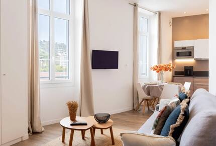 Blue Corner – An Elegant One-Bedroom Apartment in the Heart of Cannes - Cannes, France