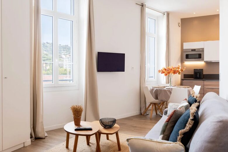 Blue Corner – An Elegant One-Bedroom Apartment in the Heart of Cannes - Cannes, France