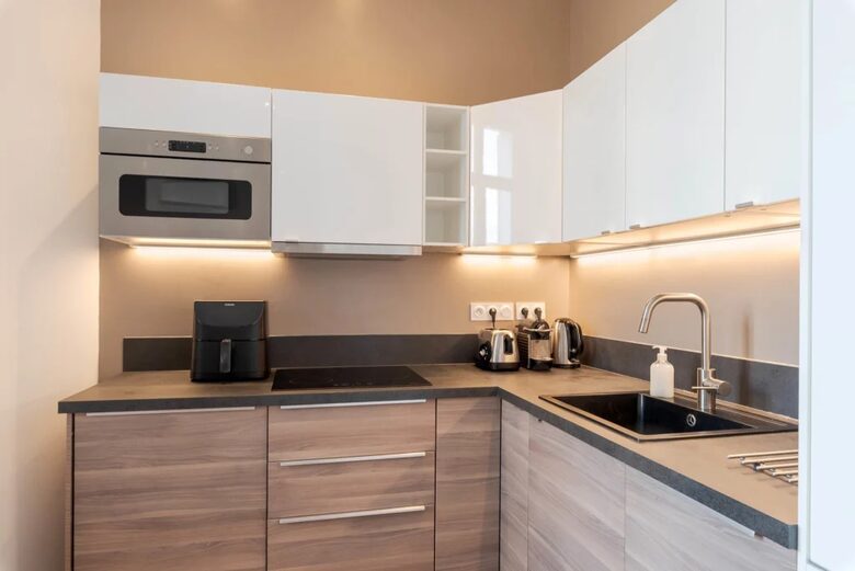 Blue Corner – An Elegant One-Bedroom Apartment in the Heart of Cannes - Cannes, France