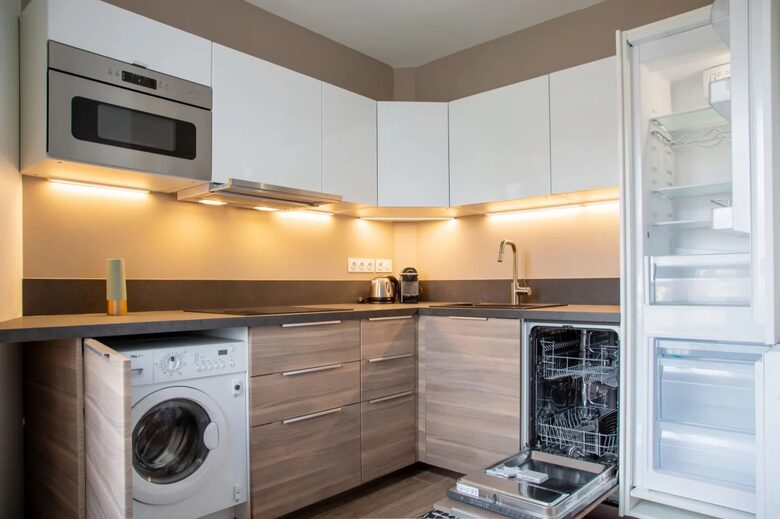 Smart Smoky Brun – An Elegant One-Bedroom Apartment in the Heart of Cannes - Cannes, France
