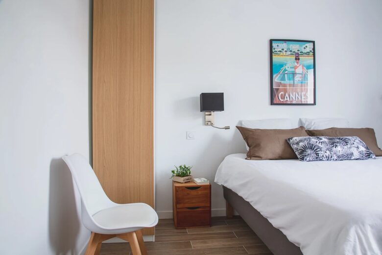 Smart Smoky Brun – An Elegant One-Bedroom Apartment in the Heart of Cannes - Cannes, France