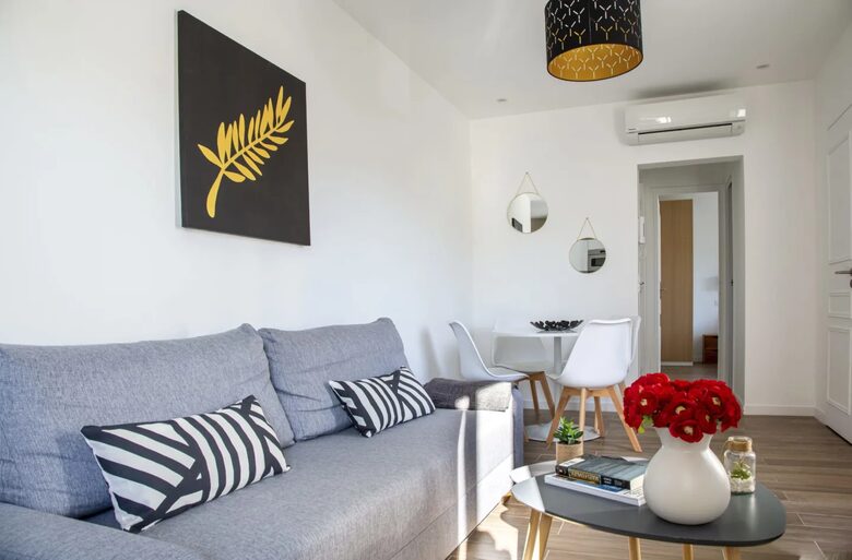 Smart Smoky Brun – An Elegant One-Bedroom Apartment in the Heart of Cannes - Cannes, France