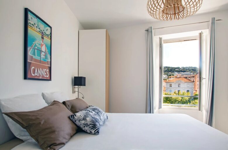 Smart Smoky Brun – An Elegant One-Bedroom Apartment in the Heart of Cannes - Cannes, France