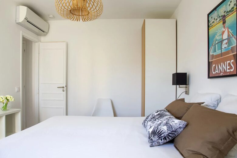 Smart Smoky Brun – An Elegant One-Bedroom Apartment in the Heart of Cannes - Cannes, France