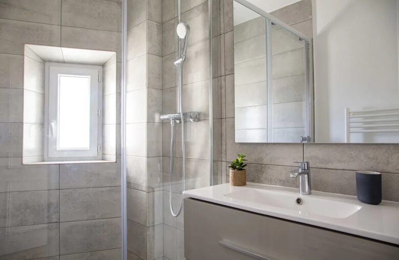 Smart Smoky Brun – An Elegant One-Bedroom Apartment in the Heart of Cannes - Cannes, France