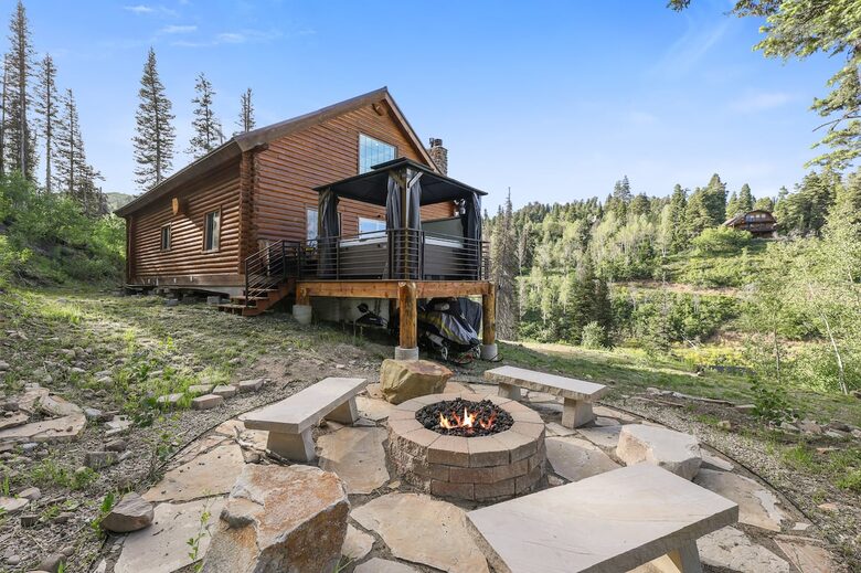 Tollgate Canyon Cabin with Hot Tub & Steam Room - Coalville, Utah