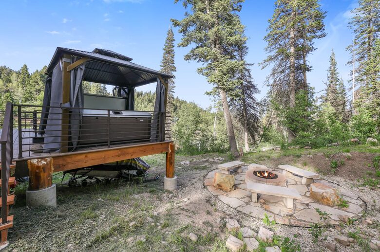 Tollgate Canyon Cabin with Hot Tub & Steam Room - Coalville, Utah