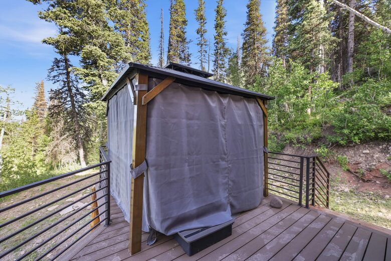 Tollgate Canyon Cabin with Hot Tub & Steam Room - Coalville, Utah