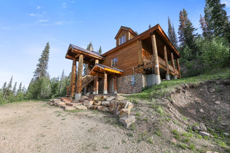 Tollgate Canyon Cabin with Hot Tub & Steam Room - Coalville, Utah